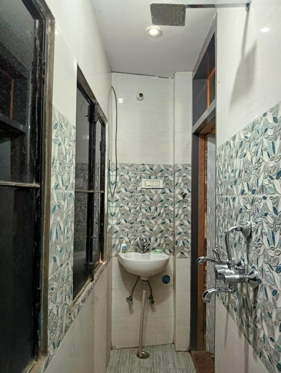 Trinetra Inn バラナシ エクステリア 写真