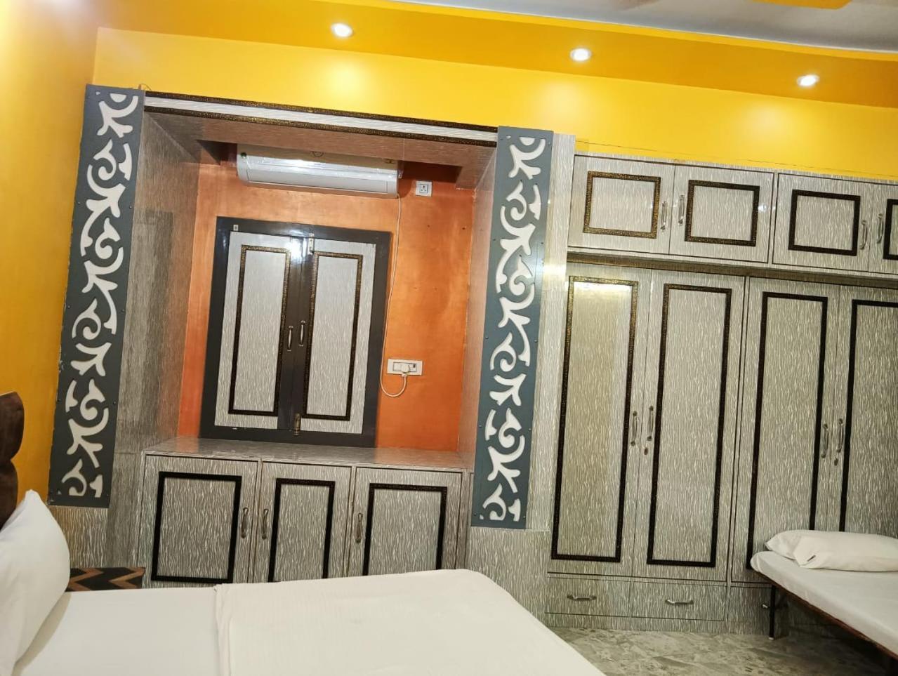 Trinetra Inn バラナシ エクステリア 写真